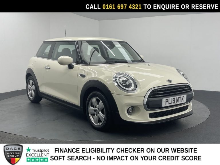 Used 2019 WHITE MINI HATCH Hatchback 1.5 One Classic Hatchback 3dr Petrol Steptronic Euro 6 (s/s) (102 ps) PETROL (reg. 2019-07-17) (Automatic) for sale in Stockport