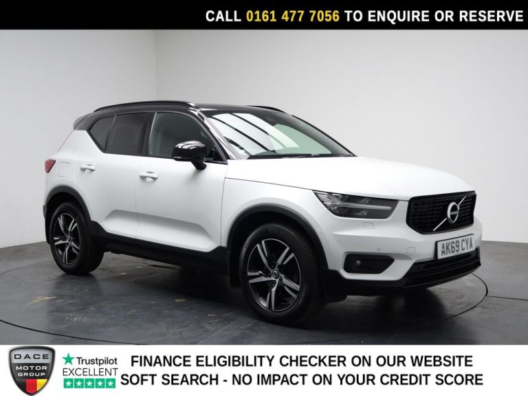 Used 2019 WHITE VOLVO XC40 SUV 2.0 T5 R-Design SUV 5dr Petrol Auto AWD Euro 6 (s/s) (247 ps) PETROL (reg. 2019-10-26) (Automatic) for sale in Stockport