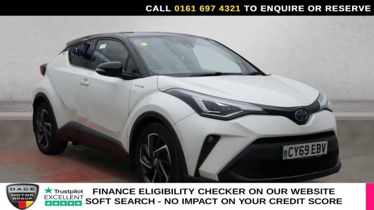 Used 2019 WHITE TOYOTA C-HR SUV 2.0 VVT-h Dynamic SUV 5dr Petrol Hybrid CVT Euro 6 (s/s) (184 ps) PETROL HYBRID (reg. 2019-11-27) (Automatic) for sale in Stockport